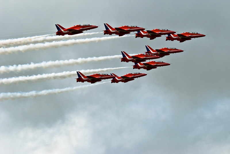 200_Fairford RIAT_Red Arrows na British Aerospace Hawk T1.jpg
